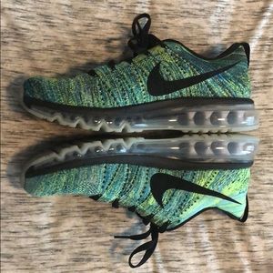 Men’s Nike Air Max Flyknit Size 9.5 US